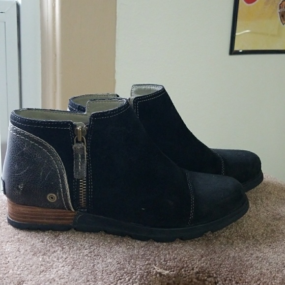 sorel low bootie